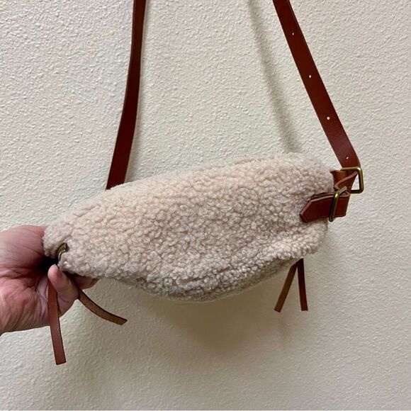 Madewell Mini The Resourced High Pile Fleece Sling Bag Tan Brown - Picture 9 of 9